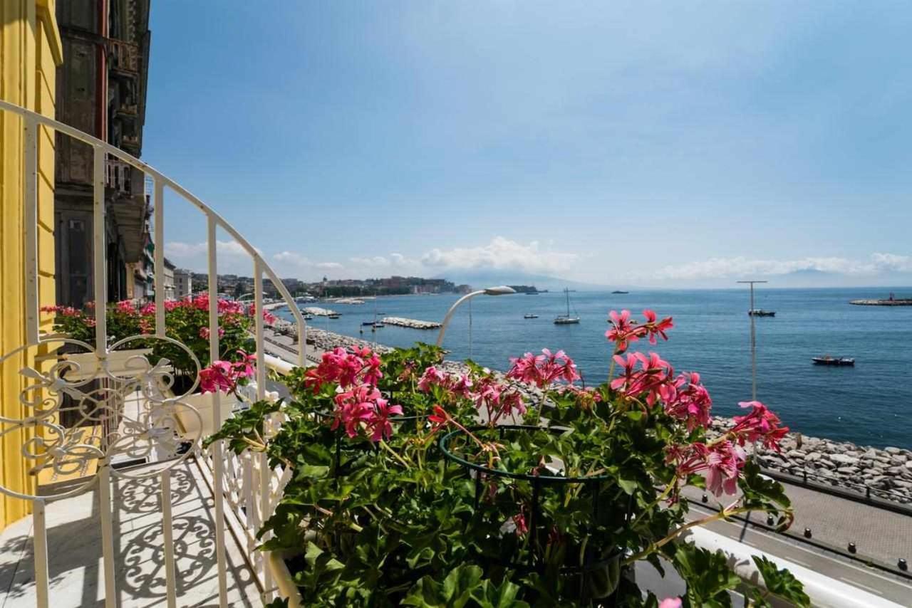 Отель Seaside Caracciolo Неаполь Экстерьер фото